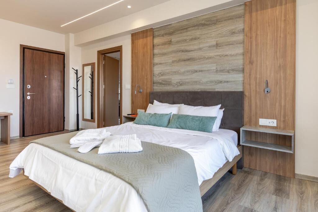 Comfort Suite, Balcony, City View | 1 bedroom, premium bedding, in-room safe, desk