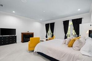 4 bedrooms, WiFi - AL Oasis | Sleeps 12 | Hot Tub | Sauna | Pool Table (Mobile)