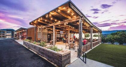 Pool + Walk to Riverwalk & Stadium | Parking