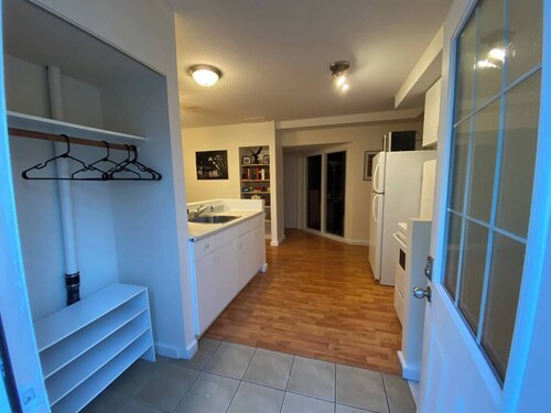 Cowichan Bay Private Entrance 1-Bdrm Suite Quiet