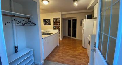 Cowichan Bay Private Entrance 1-Bdrm Suite Quiet