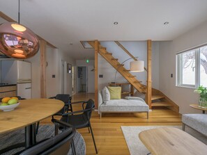 Villa, vue montagne | Coin séjour | Télévision à écran plat