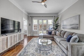 TV - Historic SidexSide Apt-Blocks from Shoppes of Avon (Jacksonville)