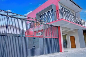 Exterior - Hotel O Stasiun Tegal Near Alun-Alun  Formerly Lumina Guest House (Tegal)