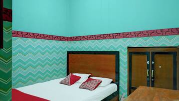 Premium bedding, iron/ironing board, free WiFi, bed sheets