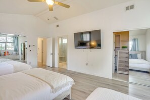 6 bedrooms, desk, iron/ironing board, travel cot