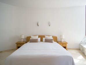 3 slaapkamers, een strijkplank/strijkijzer, gratis wifi, beddengoed