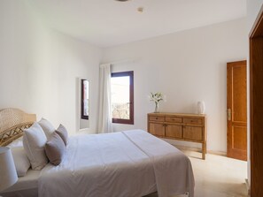 3 habitaciones, tabla de planchar con plancha y wifi gratis 