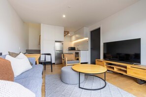 Fernseher, Kamin, Arbeitsbereiche