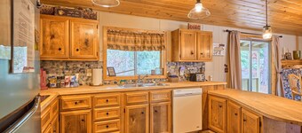 Heavenly Lake Haven -A Relaxing Home Away from Home