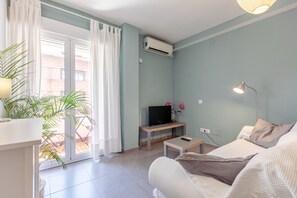 1 slaapkamer, een strijkplank/strijkijzer, gratis wifi, beddengoed