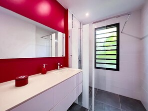 淋浴設備、風筒、提供毛巾