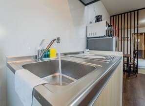 Superior Double Room, Non Smoking | Private kitchen | Fridge, microwave, stovetop, electric kettle