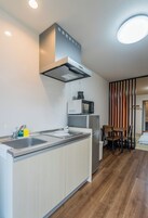 Refrigerador, microondas, placa de cocina, tetera/pava eléctrica