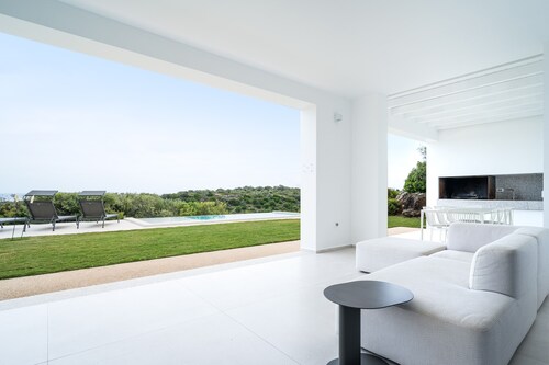 Villa 'Domo La Vela' mit Meerblick, Wi-Fi und Klimaanlage