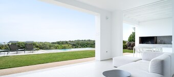 Villa 'Domo La Vela' with Sea View, Wi-Fi and Air Conditioning