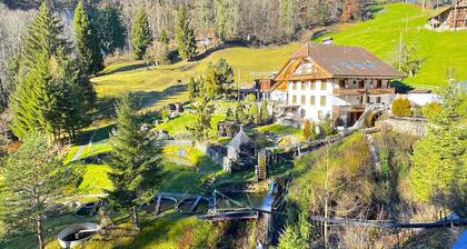 Concierge, Idyllic farm cabin by SwissHut