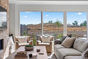 TV, fireplace, offices