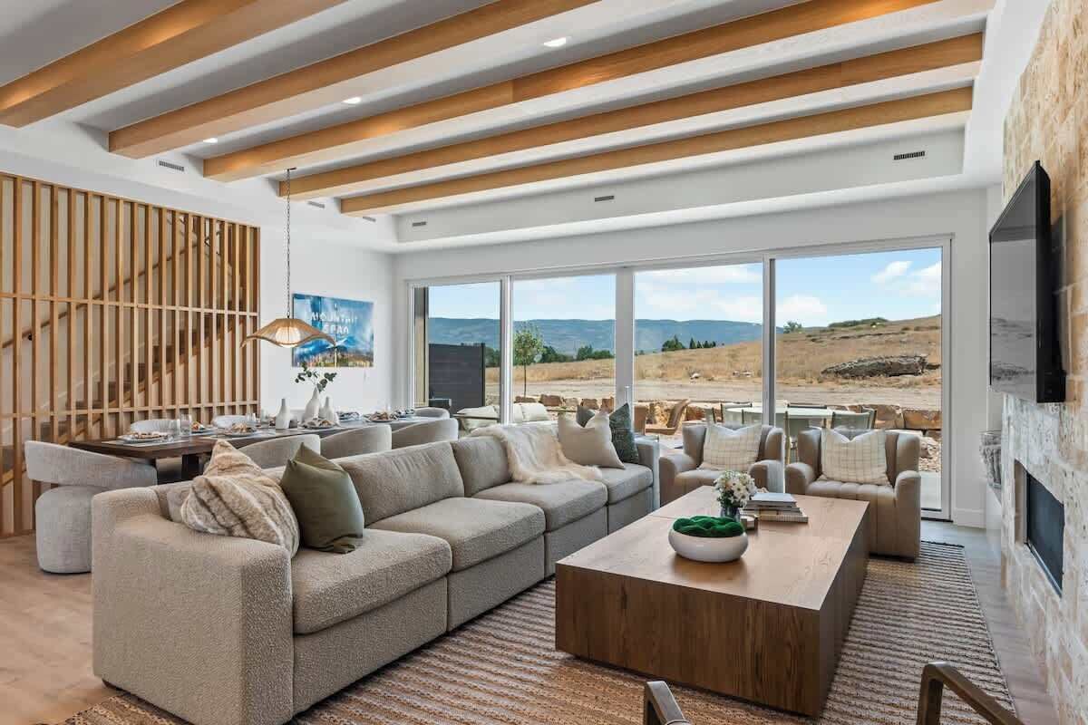 TV, fireplace, offices