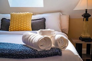 4 bedrooms, desk, iron/ironing board, travel cot