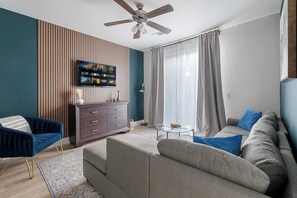 Téléviseur connecté, foyer, bureau