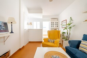TV - Holiday Home '1st Line Beach, 3 Bedrooms Islantilla' with Private Garden (Isla Cristina)