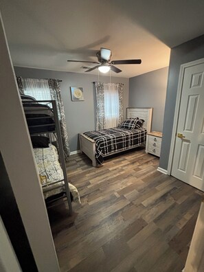 3 chambres, fer et planche à repasser, Wi-Fi gratuit