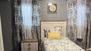 3 bedrooms, iron/ironing board, free WiFi
