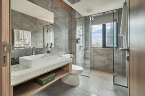 Bathrobes, slippers, towels, soap - Noden2 Hotel & Apartment (Phnom Penh)
