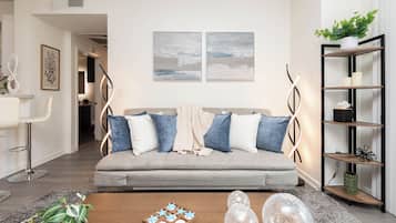 Hollywood Stars Walk of Fame Apartment | Área de sala de estar | Televisión