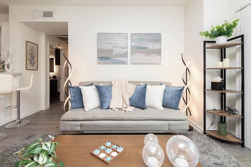 Apartament Deluxe | Sala d'estar | Televisor