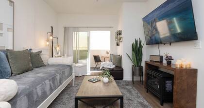 Hollywood Apartment Near Walk of Fame