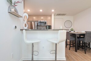 Deluxe Apartment | Private kitchen - Hollywood Apartment Near Walk of Fame (Los Angeles)