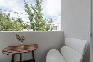 Interior - Hollywood Apartment Near Walk of Fame (Los Angeles)