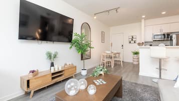 Hollywood Stars Walk of Fame Apartment | Área de sala de estar | Televisión