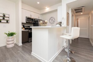 Hollywood Stars Walk of Fame Apartment | Private kitchen - Hollywood Apartment Near Walk of Fame (Los Angeles)