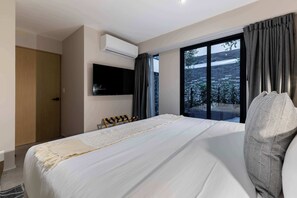 1 bedroom, iron/ironing board, travel crib, WiFi