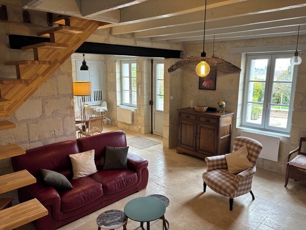 Fireplace - Charming house in the wine-growing village of Cravant les Coteaux. (Cravant-les-Côteaux)