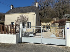 Exterior - Charming house in the wine-growing village of Cravant les Coteaux. (Cravant-les-Côteaux)