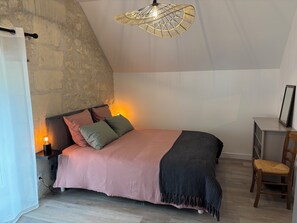 2 chambres, fer et planche à repasser, Wi-Fi, draps fournis