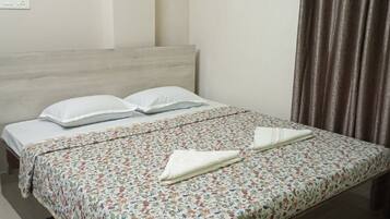 Desk, laptop workspace, free WiFi