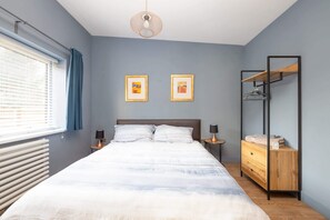 1 habitación, tabla de planchar con plancha, wifi y ropa de cama