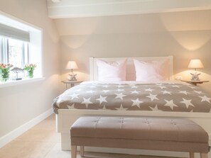 บ้านพัก | 2 ห้องนอน, ตกแต่งพิเศษโดยเฉพาะ, เตารีด/โต๊ะรีดผ้า, ผ้าปูที่นอน