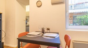 Dining - Grece - centre ville - proche des commodités (Toulouse)