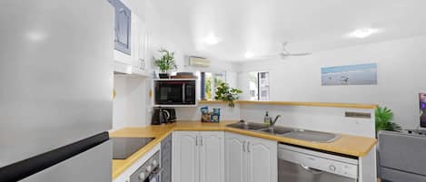 Coffee/tea maker, fridge, microwave, oven