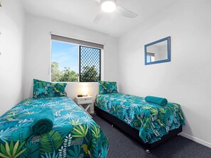 2 habitaciones, tabla de planchar con plancha, wifi y ropa de cama 