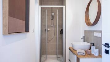 Dusch, hÄrtork, handdukar och tvÄl