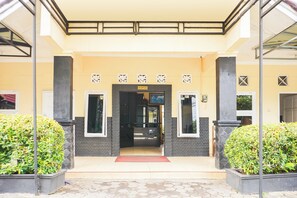 Exterior - Hotel O Pekalongan Near Pasar Batik Setono Formerly Hotel Puspa Indah (Pekalongan)