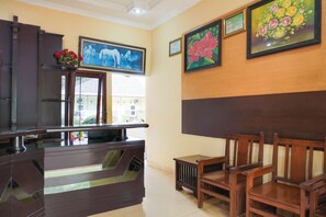 Reception - Hotel O Pekalongan Near Pasar Batik Setono Formerly Hotel Puspa Indah (Pekalongan)