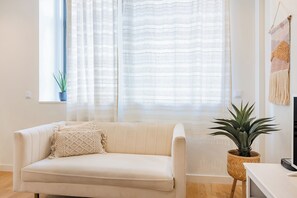 Comfort Apartment, 2 Bedrooms, Non Smoking | Living area - Paraíso City Stay I (Porto)